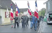  ??  ?? En route vers le monument aux morts