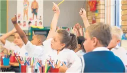  ?? Photos: Ewald Stander ?? The new Grade 1s at Plettenber­g Bay Primary Schools seem to be a curious bunch and had many questions for their new teachers.