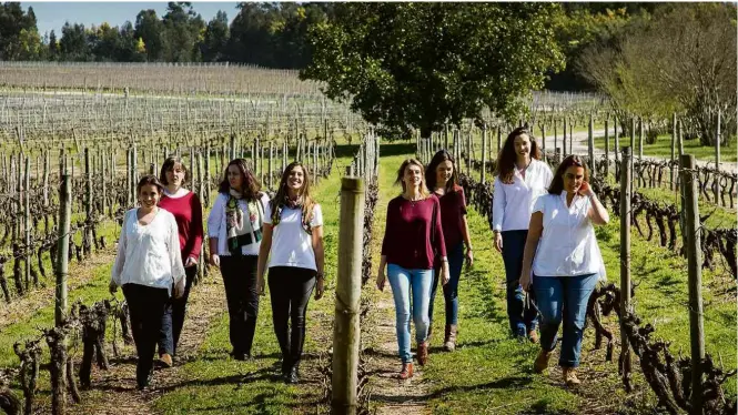  ?? Fabrice Demoulin/Divulgação ?? As mulheres do D’Uva (ou Portugal Wine Girls), grupo de produtoras de vinho em Portugal; quase todas elas entraram no negócio por causa de pais ou avôs