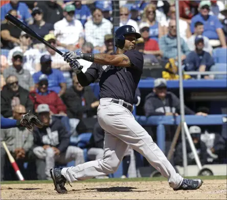  ?? JOHN RAOUX — THE ASSOCIATED PRESS ?? New York Yankees’ Aaron Hicks bats against the Toronto Blue Jays in the fourth inning of a spring training baseball game, March 16, 2018 in Dunedin, FL.