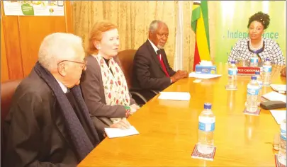  ?? (Picture by Kudakwashe Hunda) ?? ZEC chairwoman Justice Priscilla Chigumba meets with the Group of Elders (from left) Algerian career diplomat Ambassador Lakhdar Brahimi, former president of Ireland Mrs Mary Robinson and former United Nations secretary-general Mr Kofi Annan in Harare...