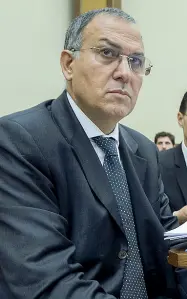  ??  ?? La giornata Il capo della vigilanza di Banca d’Italia, Carmelo Barbagallo,(in alto), e, sotto, il manager di Banco Bpm, Giuseppe Castagna