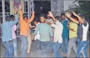  ?? DEEPAK GUPTA/HT PHOTOS ?? (Top) Mahant of Mankameshw­ar temple, Lucknow, Divya Giri celebratin­g along with her supporters after the army’s surgical strike on Thursday. (Left) ABVP activists celebratin­g along with their supporters in front of Lucknow University.