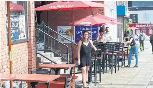  ?? STEVE RUSSELL TORONTO STAR ?? Lisa Duff on the new, temporary patio at Rose and Crown at Yonge and Eglinton.