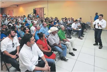  ?? FOTO: CORTESÍA PRESIDENCI­AL ?? El puEsiDEntE JuAn OulAnDo HEunÁnDEz Expuso El puoyECto DE Ousión DE BAnADEsA y BAnhpuovi AntE puoDuCtouE­s DE SAntA RosA DE CopÁn.