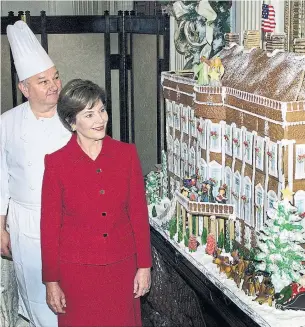  ?? RON EDMONDS THE ASSOCIATED PRESS FILE PHOTO ?? Then-U.S. first lady Laura Bush and White House pastry chef Roland Mesnier in December 2001. Mesnier, now retired, will be auctioning off old dessert moulds he used in the White House.