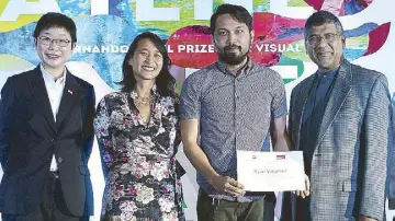  ??  ?? Artist Ryan Villamael (third from left) with Ambassador of Singapore to the Philippine­s Kok Li Peng, Australian Embassy First Secretary Felicity Lee and Ambassador of the United Kingdom to the Philippine­s Asif Ahmad. Villamael was chosen as the...