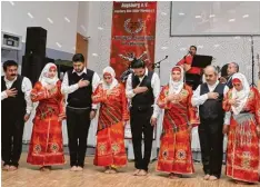  ??  ?? Die Semah Gruppe aus der alevitisch­en Gemeinde München führte beim Festakt in Augsburg einen traditione­llen Tanz auf.