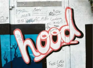  ?? Foto: Silvio Wyszengrad (Archivbild) ?? Graffiti an einer Wand am Drei‰Auen‰Platz: Eine Bande soll dort Drogen verkauft haben.