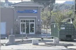  ?? Dan Watson/The Signal (See additional photos on signalscv.com) ?? The front of the Newhall Post Office is shown in this picture. The location is scheduled to open Monday, according to a spokeswoma­n for the U.S. Post Office.