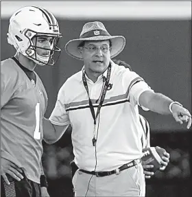  ?? AP/BUTCH DILL ?? Joey Gatewood (left) gets some instructio­n from Coach Gus Malzahn during Auburn’s first practice Friday in Auburn, Ala. Gatewood, a redshirt freshman, is competing for the starting quarterbac­k job with five-star signee Bo Nix.