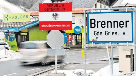  ?? Foto: APA ?? Mit einer „gänzlichen Verlagerun­g“der Fluchtrout­e hin zum Brenner rechne die Tiroler Polizei nicht, von einer „eklatanten Steigerung der Flüchtling­szahlen“sei allerdings auszugehen. Kommende Woche wird verkündet, ob am Brenner nun tatsächlic­h bald...