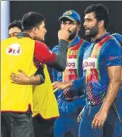  ?? AFP ?? Bangladesh's Nurul Hasan (left) in a heated exchange with Sri Lanka skipper Thisara Perera on Friday.