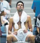  ?? FOTO: EFE ?? Djokovic también sufrió ayer el calor