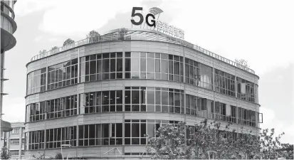  ??  ?? The world’s first 5G applicatio­n innovation center in the North Bund. — Ti Gong
