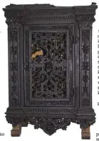  ??  ?? Litoželezn­a omarica iz sredine 19. stoletja
