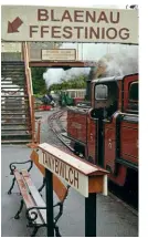  ?? OWEN HAYWARD ?? Hunslet No. 589 Blanche arrives at Tan-y-Bwlch as Double Fairlie No. 12 David Lloyd George waits to depart with the Mountain Spirit service train on October 7.