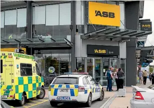  ?? PHOTO: DOMINICO ZAPATA/STUFF ?? Emergency services at the scene of the ASB bank robbery at The Base, Hamilton, back in March.