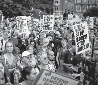  ?? REUTERS ?? Anti-Brexit protesters hold placards outside the Houses of the Parliament in London on Wednesday.