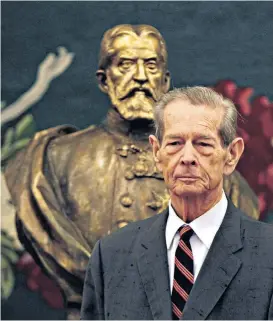  ??  ?? King Michael, above, next to a bronze sculpture of King Carol
I of Romania, after addressing parliament in Bucharest on his 90th birthday in 2011