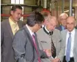  ?? Foto: Peter Bauer ?? 2008, Landtagswa­hlkampf: Der damali‰ ge bayerische Ministerpr­äsident Günther Beckstein (Vierter von links) besucht die Firma Faist.