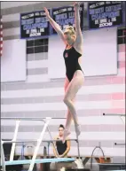  ?? Christian Abraham / Hearst Connecticu­t Media ?? Immaculate-Bethel’s Farrah Volpintest­a dives during the State Open in Middletown on Nov. 16.