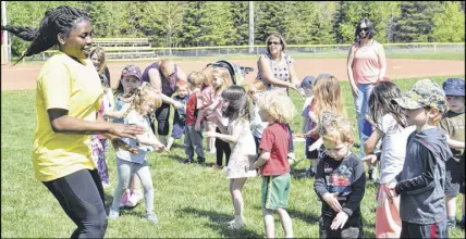  ?? CODY MCEACHERN/TRURO DAILY NEWS ?? The students joined in on the fun by dancing and drumming with the members of MCAD during their visit to Brookfield Preschool.