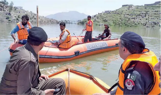  ?? Twitter photo ?? KP disaster management and Civil Defence 1122 divers during a rescue operation in Raghagan Dam on Thursday.