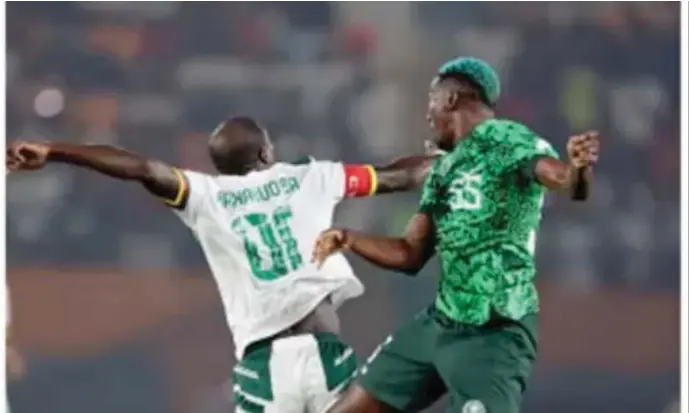  ?? ?? Kenneth Omeruo puts pressure on Cameroon’s Vincent Abubakar