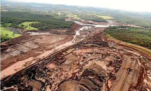  ?? AP ?? An aerial view shows the area of a collapsed dam in Brumadinho, Brazil. Rescuers searched for survivors in a huge area in southeaste­rn Brazil buried by mud from the collapse of a dam holding back mine waste.