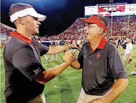  ?? [PHOTO BY STEVE SISNEY, THE OKLAHOMAN] ?? OU linebacker coach Tim Kish, right, congratula­tes offensive coordinato­r Lincoln Riley after a 2015 game. Kish helped shape Ogbonnia Okoronkwo, not pictured, into a standout player.