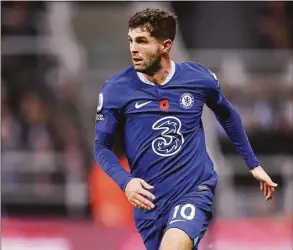  ?? George Wood / Getty Images ?? Christian Pulisic of Chelsea runs with the ball during a Premier League match against Newcastle United.