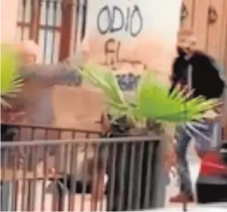  ?? ABC ?? Uno de los detenidos durante la agresión a un vecino en Linares