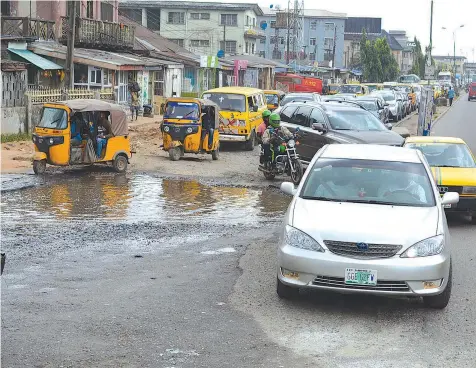  ??  ?? Motorists avoiding a failed portion at Idi-oro area of Agege Motor road in Mushin, Lagos… yesterday