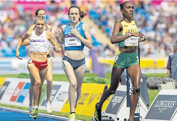  ?? ?? Laura Muir coming home second in her heat to qualify for Saturday’s 800m final as she chases an elusive Commonweal­th Games medal.