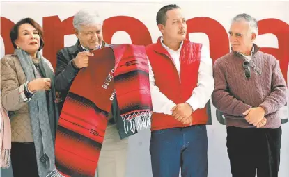  ?? HÉCTOR TÉLLEZ ?? Andrés Manuel López Obrador, aspirante a la Presidenci­a, se reunió con simpatizan­tes en Coahuila.