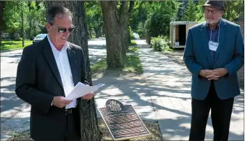  ?? SUBMITTED PHOTO ESPLANADE ?? Mayor Ted Clugston reads contents of a plaque at First Street South Municipal Historic Area plaque unveiling on June 29, 2017. At right is former city councillor Les Pearson.