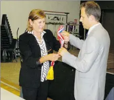  ??  ?? Brigitte Laurentie-Roux, doyenne de l’assemblée remettra l’écharpe de maire à Ronny Guardia-Mazzoléni.