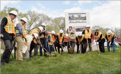  ?? NEWS PHOTOS EMMA BENNETT ?? Above: Members of council, the seniors advisory council and city planners take part in a sod turning for the seniors’ centre. The Veiner Centre has been closed since the 2013 flood with seniors programmin­g held at various locations across the city,...