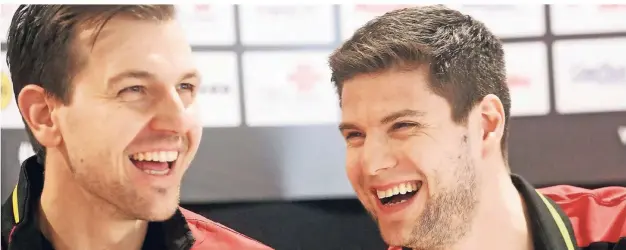  ?? FOTO: DPA ?? Stets ein Lächeln auf den Lippen: Timo Boll (li.) und Dimitrij Ovtcharov – die Aushängesc­hilder des deutschen Tischtenni­ssports.