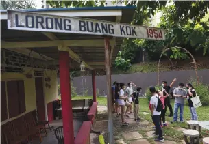  ?? ( Edgar Su/ Reuters) ?? LOCAL TOURISTS visit Kampong Lorong Buangkok, the last remaining traditiona­l village in Singapore, last week.