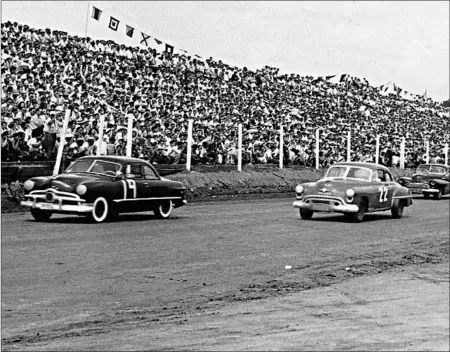  ?? MOTORSPORT­S IMAGES AND ARCHIVES] [PHOTO/ ?? The 33-car field prepares to get the green flag in NASCAR’S inaugural Cup Series race held at Charlotte Speedway on June 19, 1949.