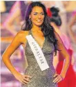  ?? FOTO: DPA ?? Damals und heute: Kaiane Aldorino im Finale der Miss-World-Wahl 2009 und jüngst als Bürgermeis­terin von Gibraltar.