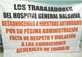  ??  ?? • Trabajador­es en pie de lucha por las carencias