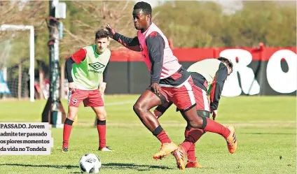  ??  ?? PASSADO. Jovem admite ter passado os piores momentos da vida no Tondela