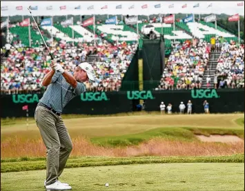  ?? ROSS KINNAIRD / GETTY IMAGES ?? Steve Stricker (playing his tee shot at the par-3 ninth hole) fired a 3-under-par 69 on Saturday to move to 2 under in his first homestate U.S. Open.