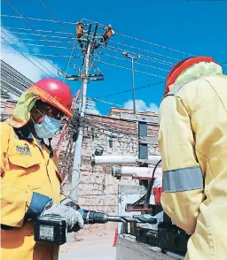  ?? FOTO: EL HERALDO ?? En 2016 el gobierno trasladó el sistema de distribuci­ón de la ENEE a EEH con el objetivo de reducir las pérdidas y mejorar los ingresos.