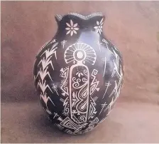  ??  ?? A jar by Glendora Fragua of Jemez Pueblo.