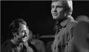  ?? MICHAEL CHILDERS — ZEITGEIST FILMS/ KINO LORBER ?? Jon Voight, right, and Dustin Hoffman on the set of “Midnight Cowboy,” as seen in Nancy Buirski’s new documentar­y about the film.