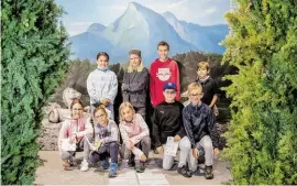  ??  ?? Der Besuch der Landesauss­tellung lässt Kinder die spannende Welt der Bühnenkuli­ssen erleben, hier Schloss Leopoldskr­on.